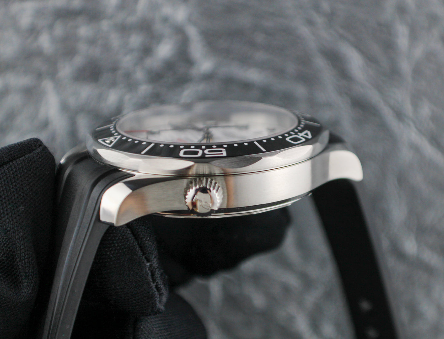 OMEGA Seamaster Diver 300M 210.32.42.20.04.001 White Dial OEM Rubber Strap
