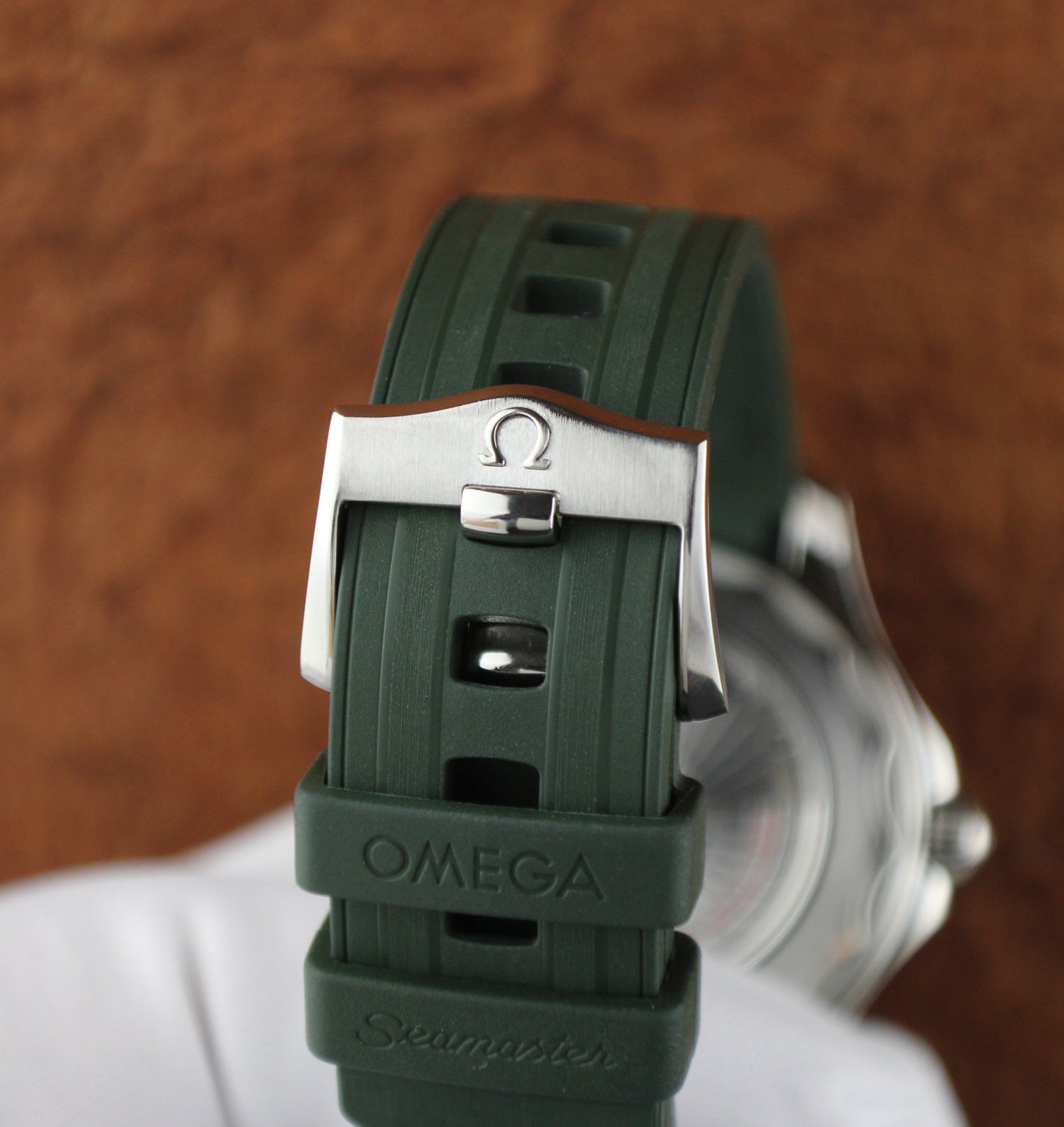 OMEGA Seamaster Diver 300M 210.30.42.20.10.001 Green “Seaweed” Rubber Tang