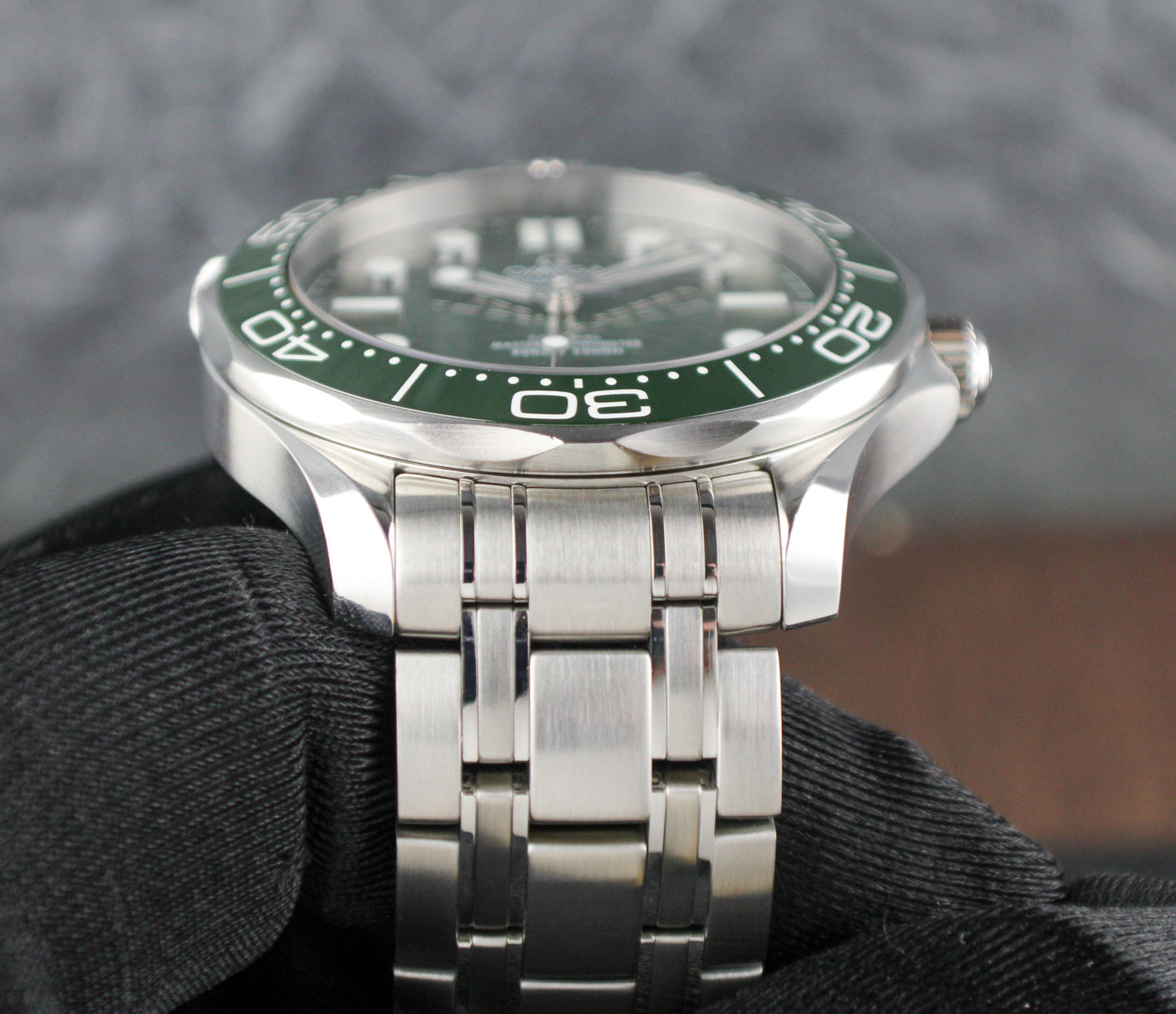 OMEGA Seamaster Diver 300M 210.30.42.20.10.001 Green “Seaweed” Steel & Rubber Deployant