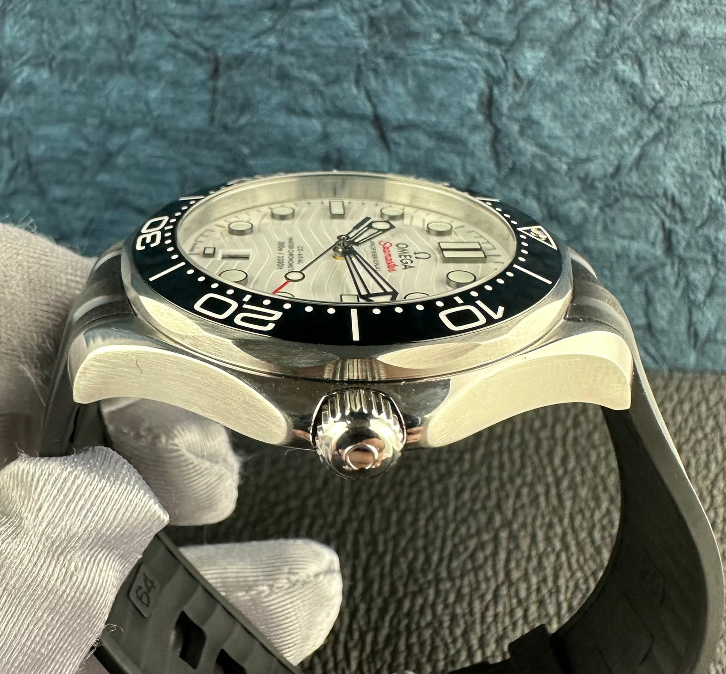 OMEGA Seamaster Diver 300M 210.32.42.20.04.001 Box & Papers Warranty