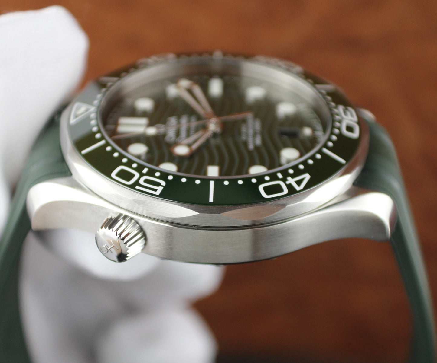 OMEGA Seamaster Diver 300M 210.30.42.20.10.001 Green “Seaweed” Rubber Tang