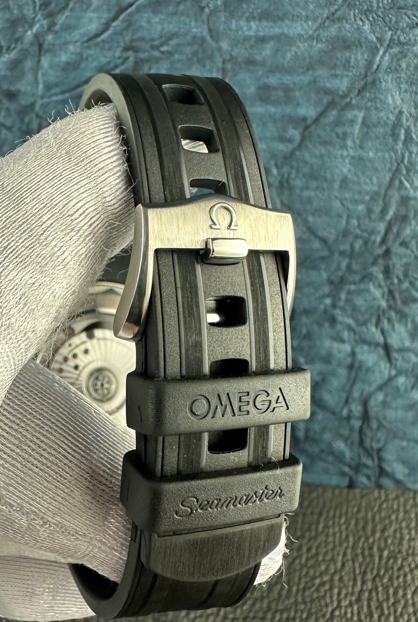 OMEGA Seamaster Diver 300M 210.32.42.20.04.001 Box & Papers Warranty
