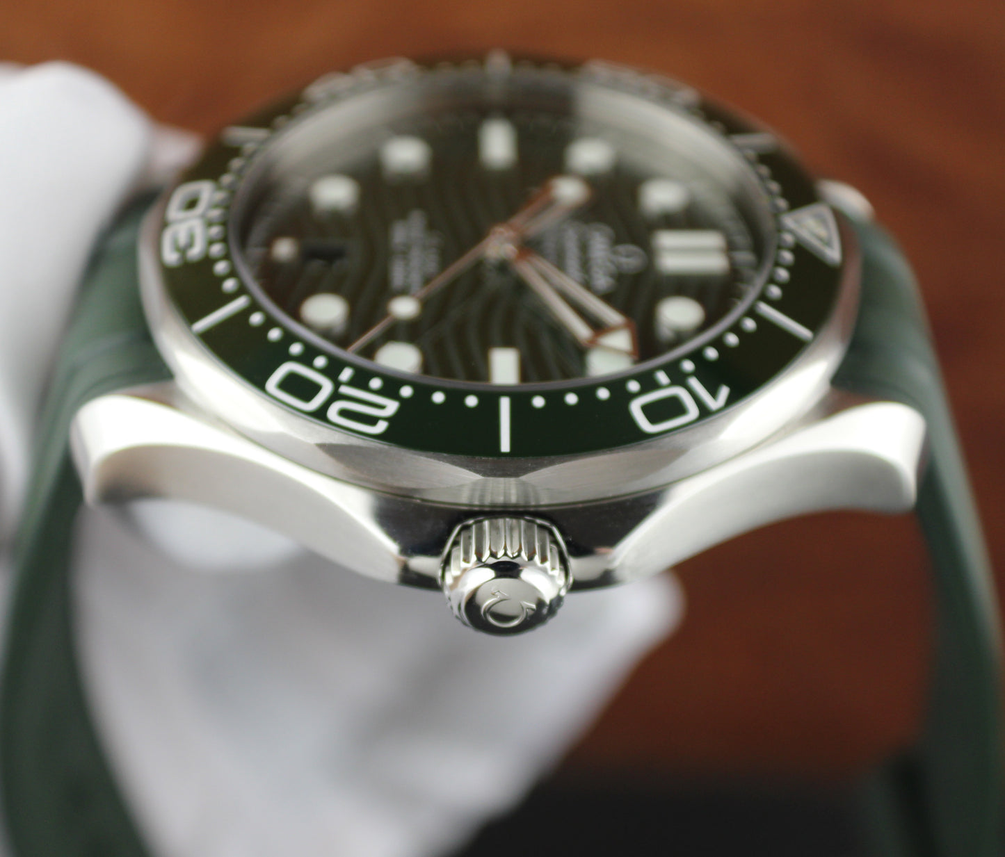 OMEGA Seamaster Diver 300M 210.30.42.20.10.001 Green “Seaweed” Rubber Tang
