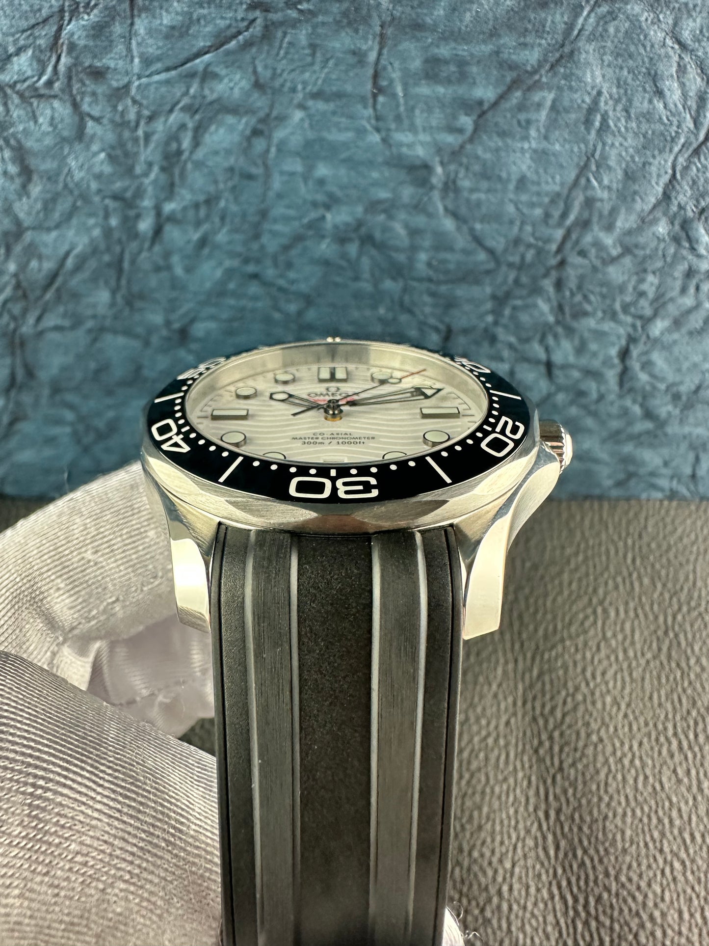 OMEGA Seamaster Diver 300M 210.32.42.20.04.001 Box & Papers Warranty