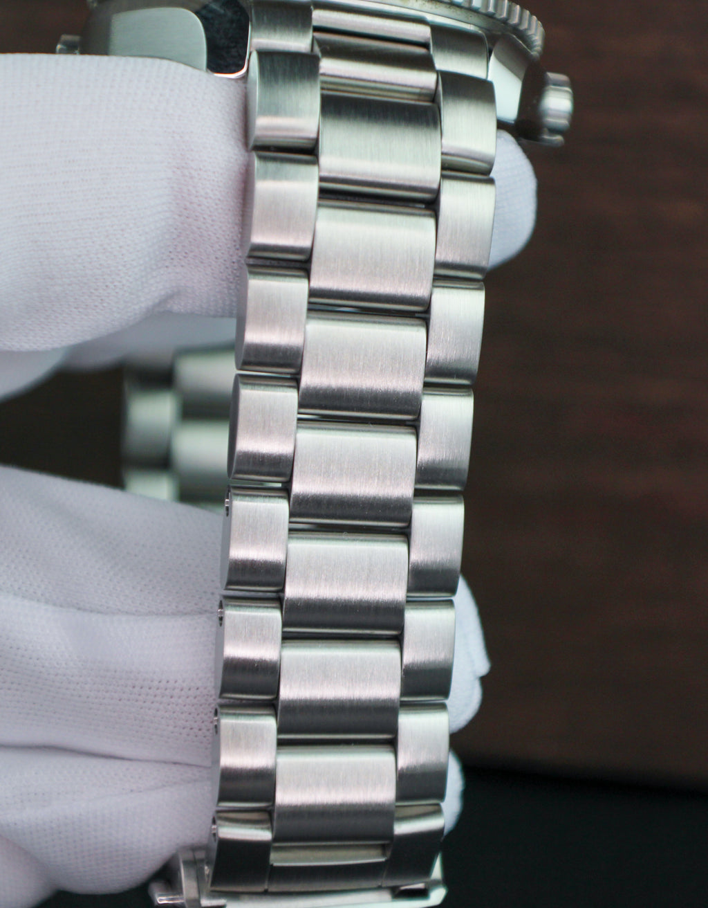 OMEGA Seamaster Planet Ocean 600M 215.30.40.20.04.001 White Dial Ceramic