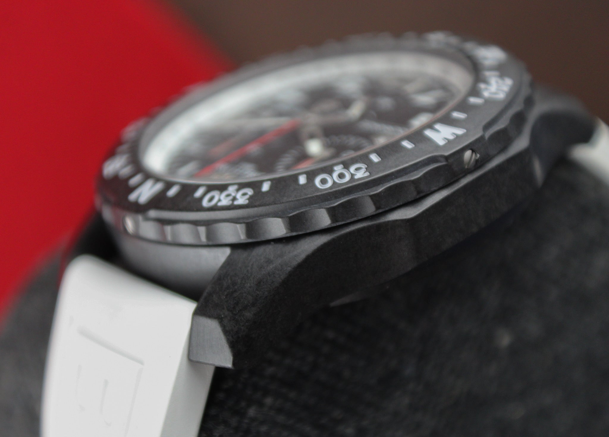 Breitling Endurance Pro 44mm X82310 Box & Papers Black Dial White Rubber Strap