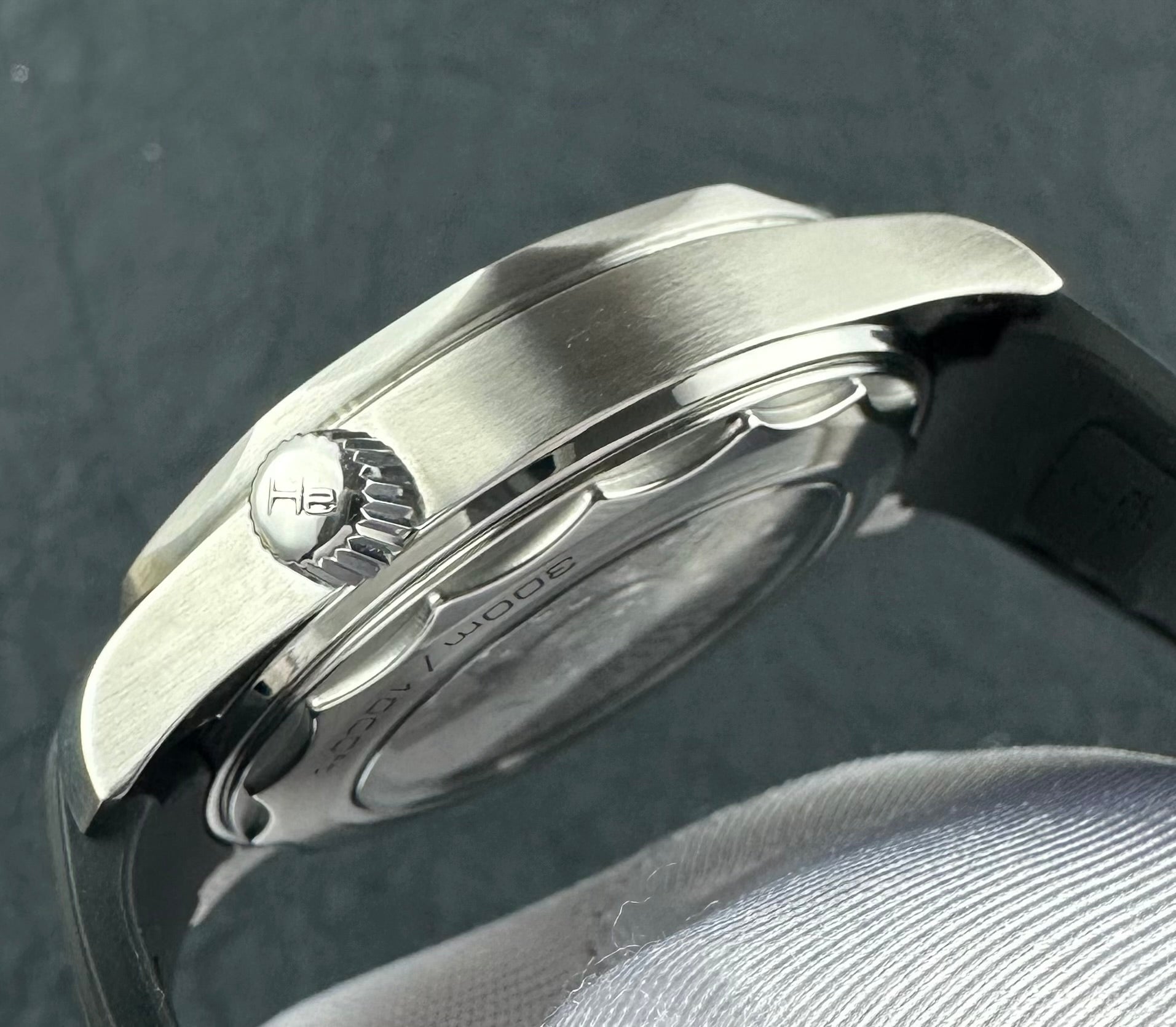 OMEGA Seamaster Diver 300M 210.30.42.20.01.001 Black Dial Rubber Box & Papers