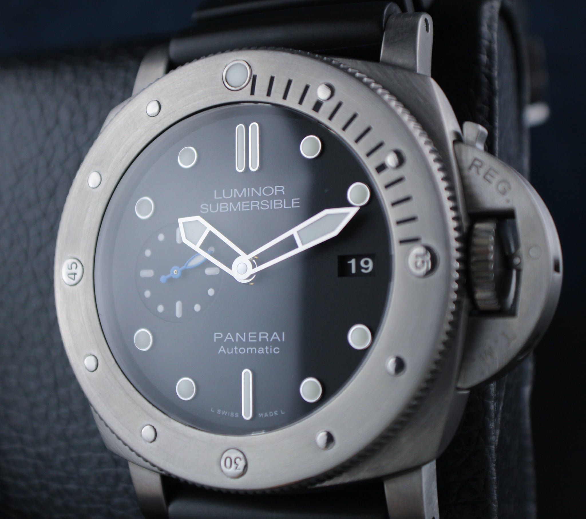 Panerai Luminor Submersible PAM01305 47mm Titanium Black dial