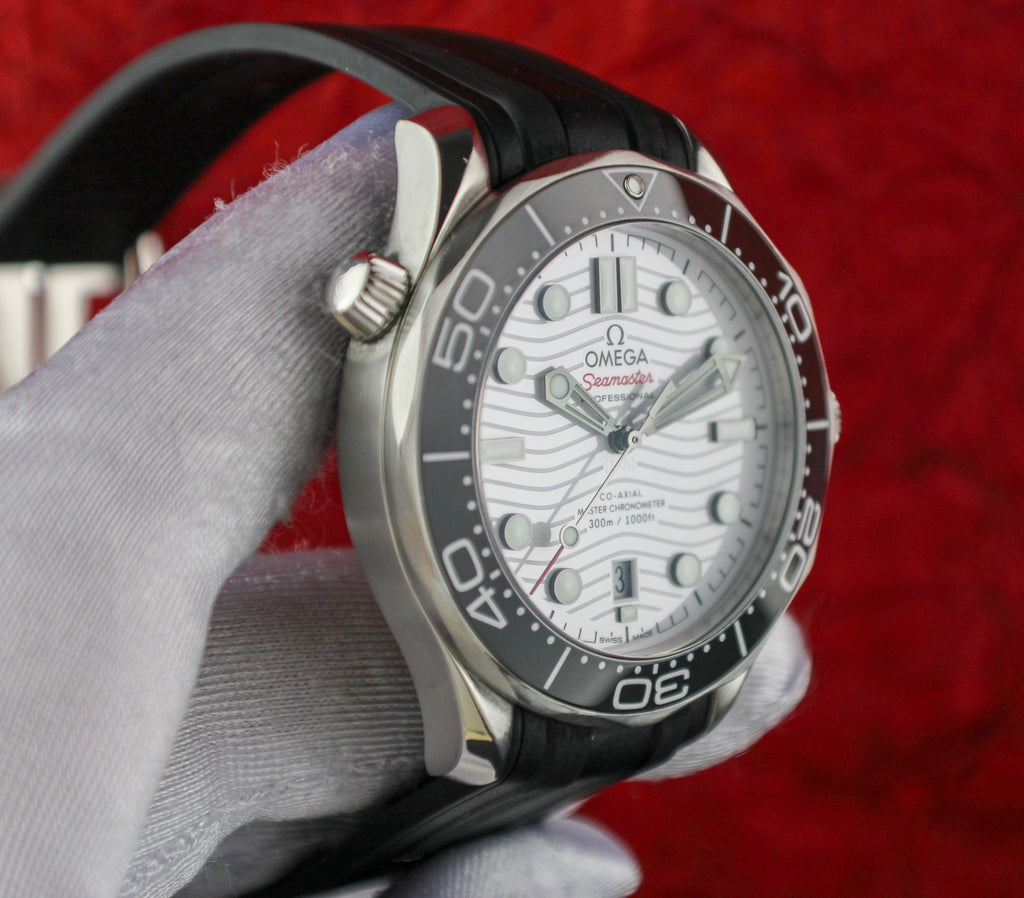 OMEGA Seamaster Diver 300M 210.32.42.20.04.001 White Rubber Deployant Clasp