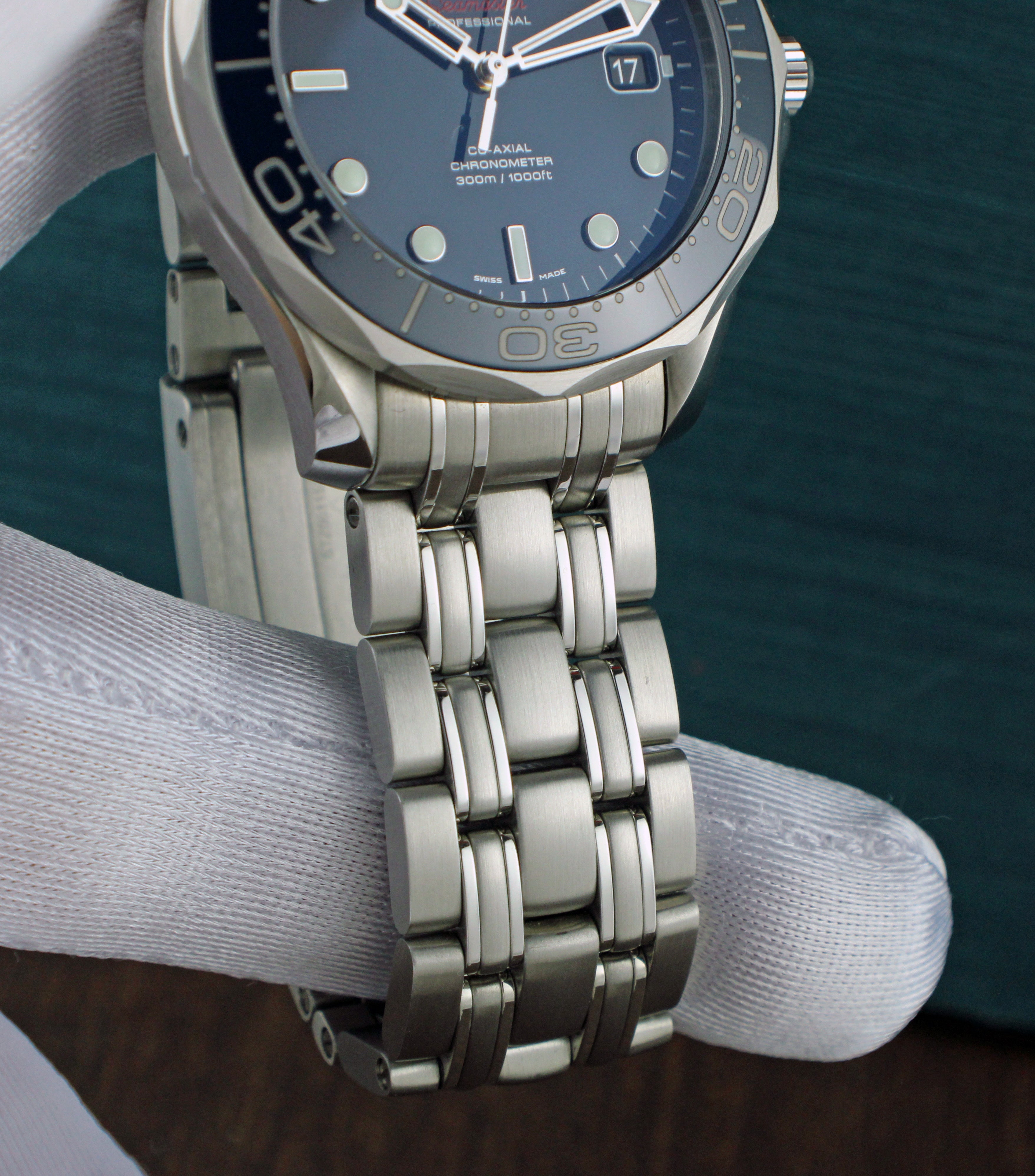 Omega Seamaster 300m Box & Papers 212.30.41.20.03.001