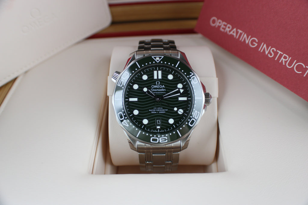2025 OMEGA Seamaster Diver 300M 210.30.42.20.10.001 Green “Seaweed”