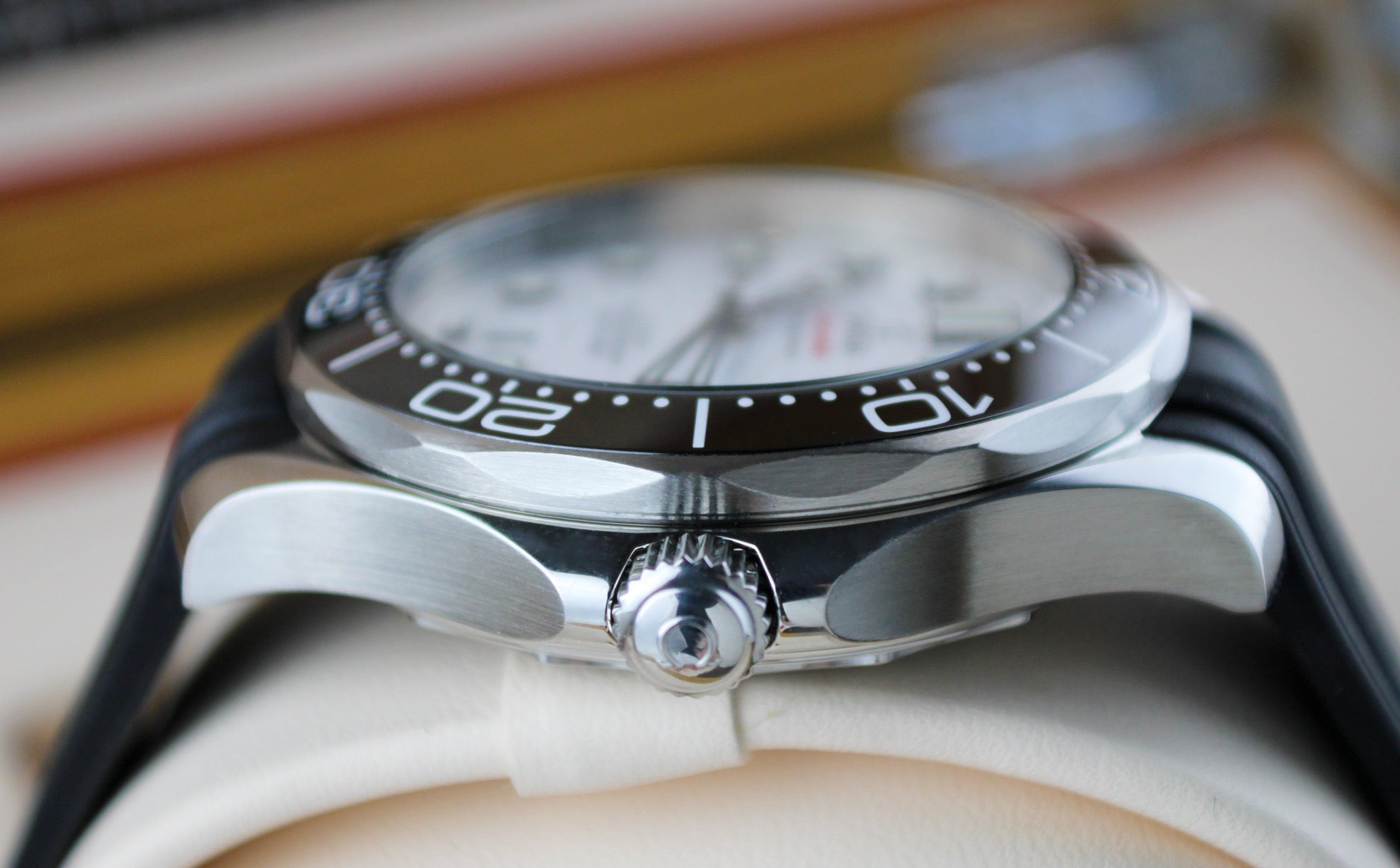 OMEGA Seamaster Diver 300M 210.32.42.20.04.001 White Dial Box & Papers