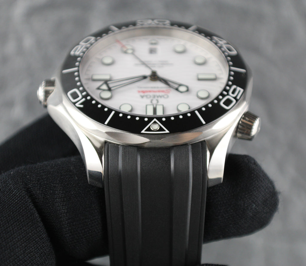 OMEGA Seamaster Diver 300M 210.32.42.20.04.001 White Dial OEM Rubber Strap