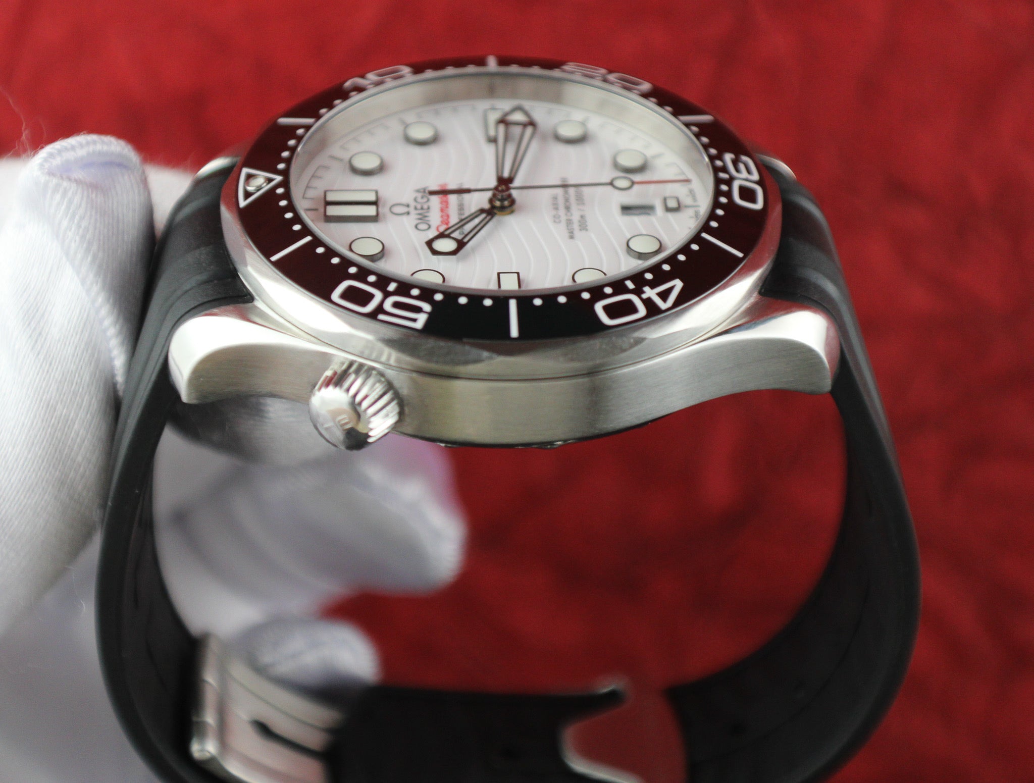 OMEGA Seamaster Diver 300M 210.32.42.20.04.001 White Rubber Deployant Clasp