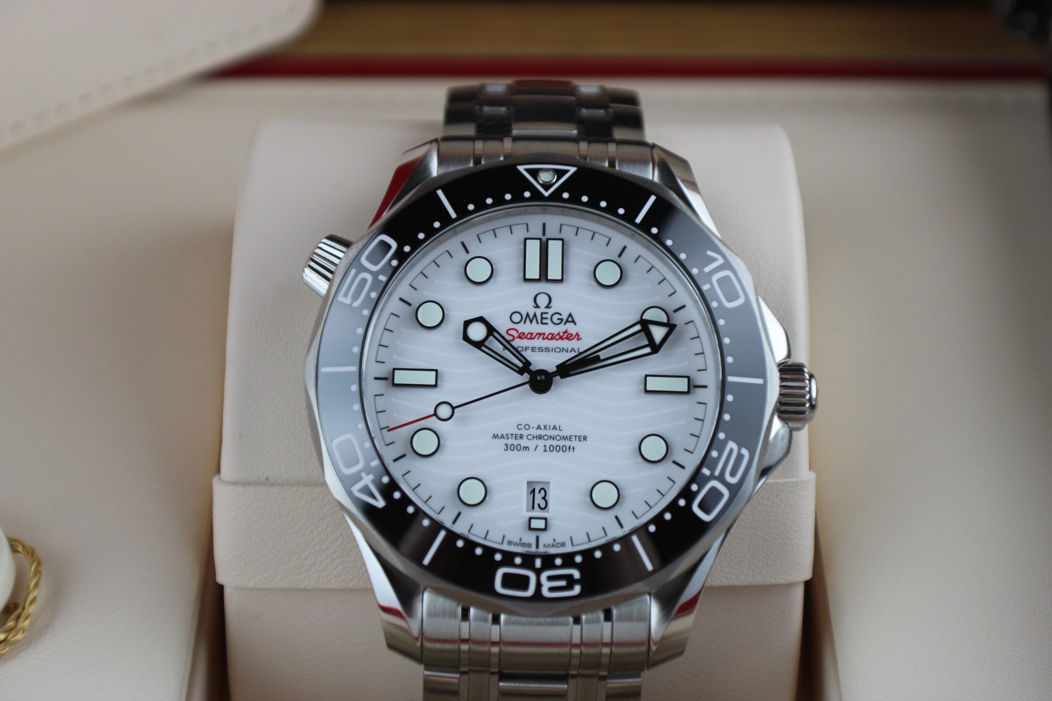 2025 OMEGA Seamaster Diver 300M 210.30.42.20.04.001 White Dial Steel & OEM Nato