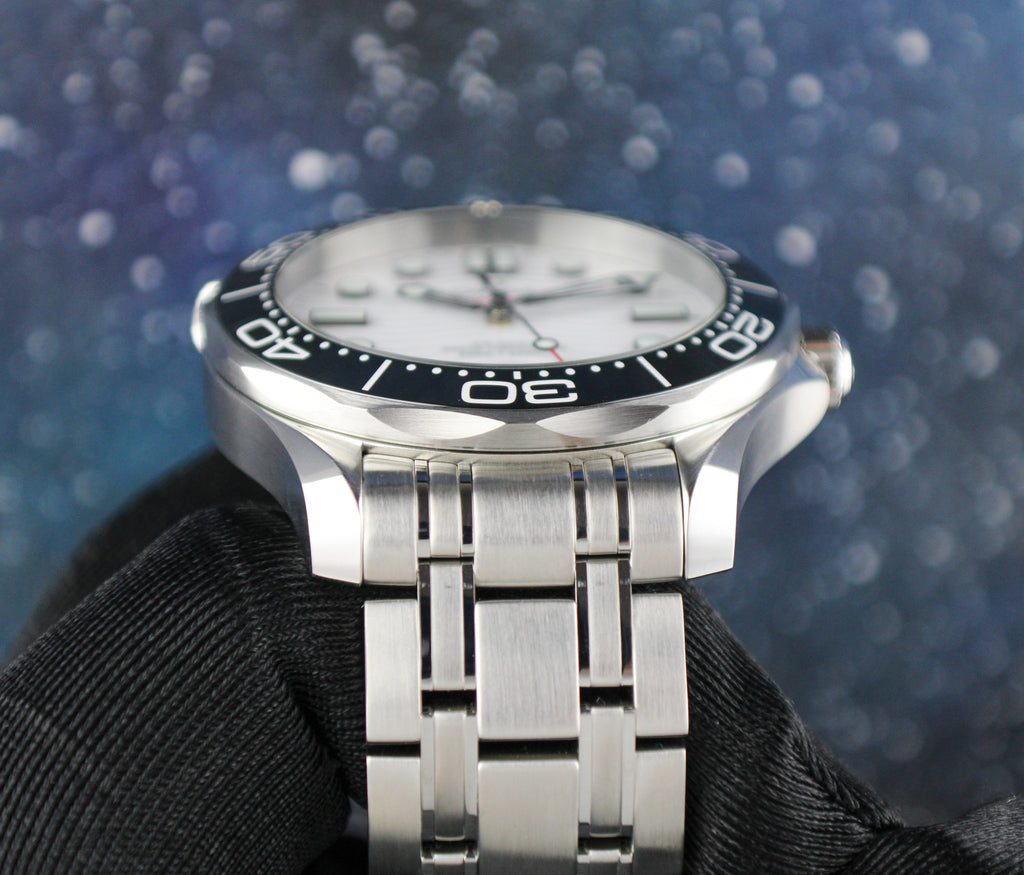 2025 OMEGA Seamaster Diver 300M 210.30.42.20.04.001 White Dial Steel & OEM Nato