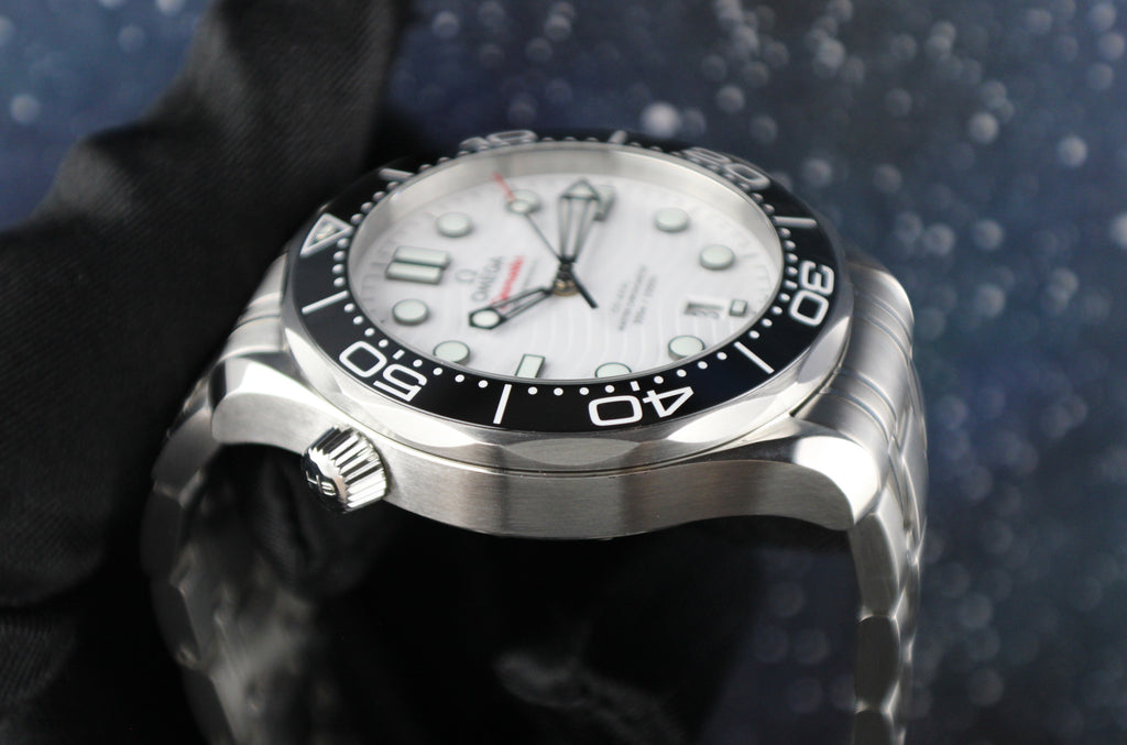 2025 OMEGA Seamaster Diver 300M 210.30.42.20.04.001 White Dial Steel & OEM Nato