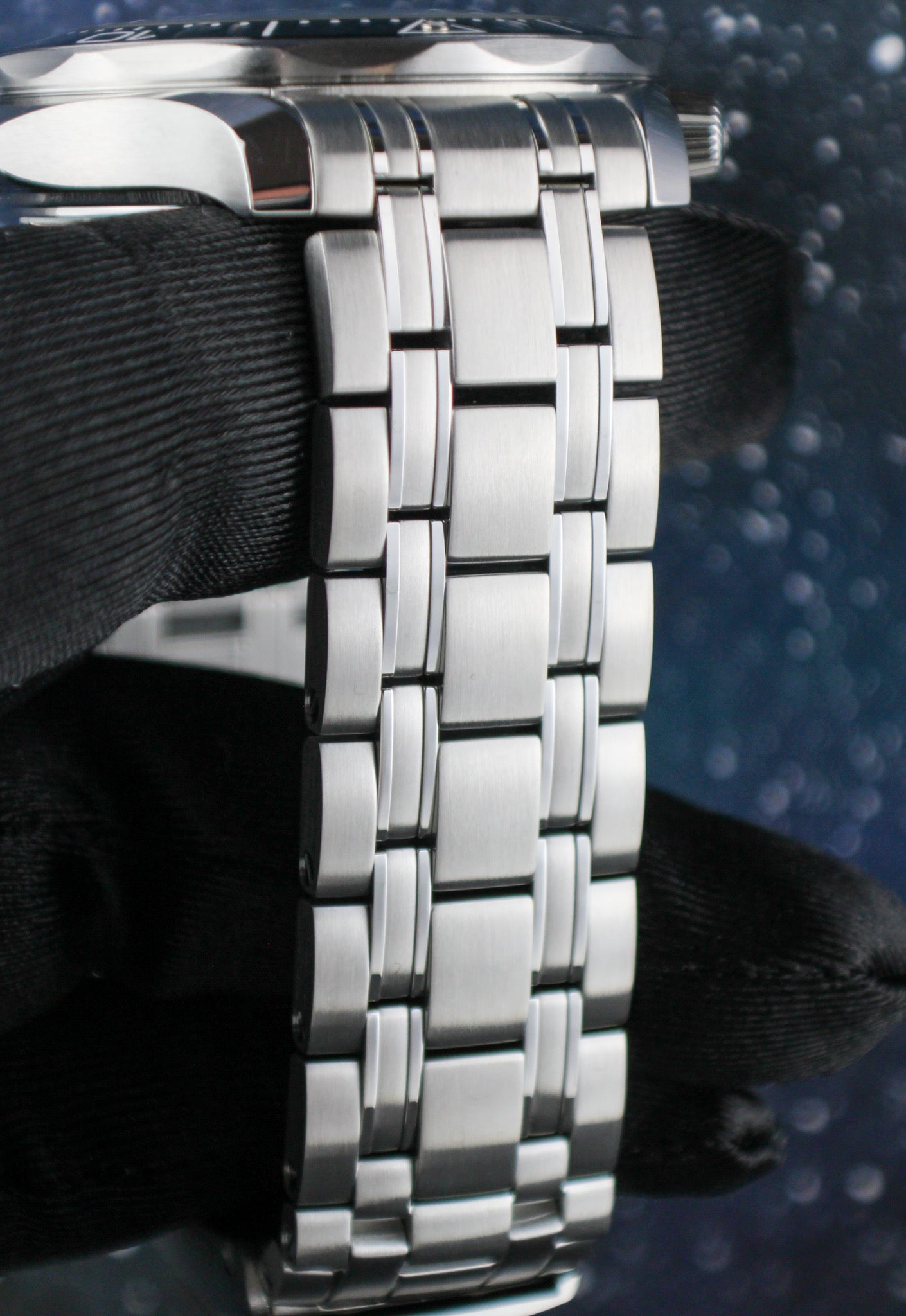 2025 OMEGA Seamaster Diver 300M 210.30.42.20.04.001 White Dial Steel & OEM Nato