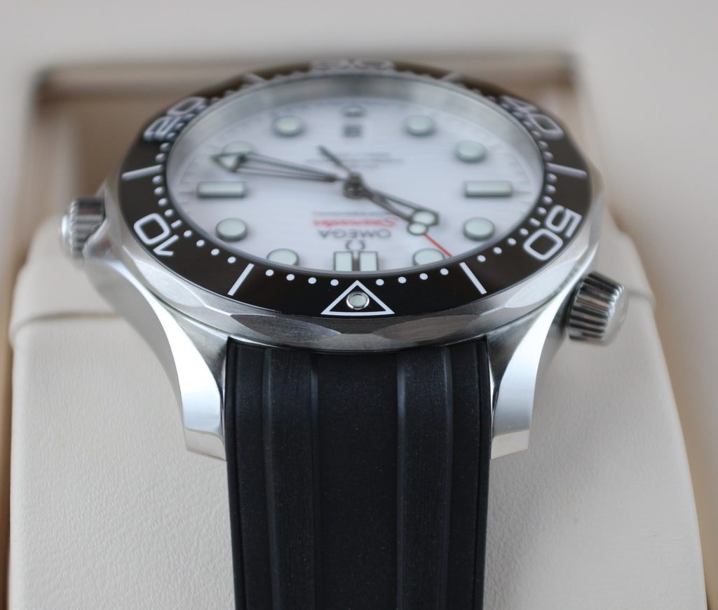 OMEGA Seamaster Diver 300M 210.32.42.20.04.001 White Dial Box & Papers