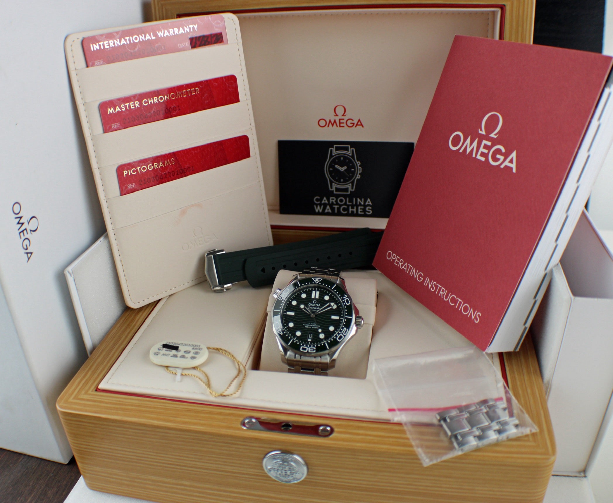2025 OMEGA Seamaster Diver 300M 210.30.42.20.10.001 Green “Seaweed”