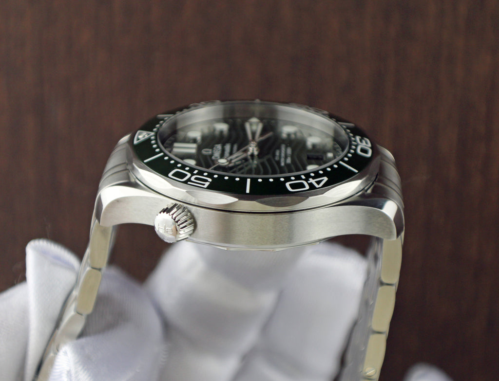2025 OMEGA Seamaster Diver 300M 210.30.42.20.10.001 Green “Seaweed”