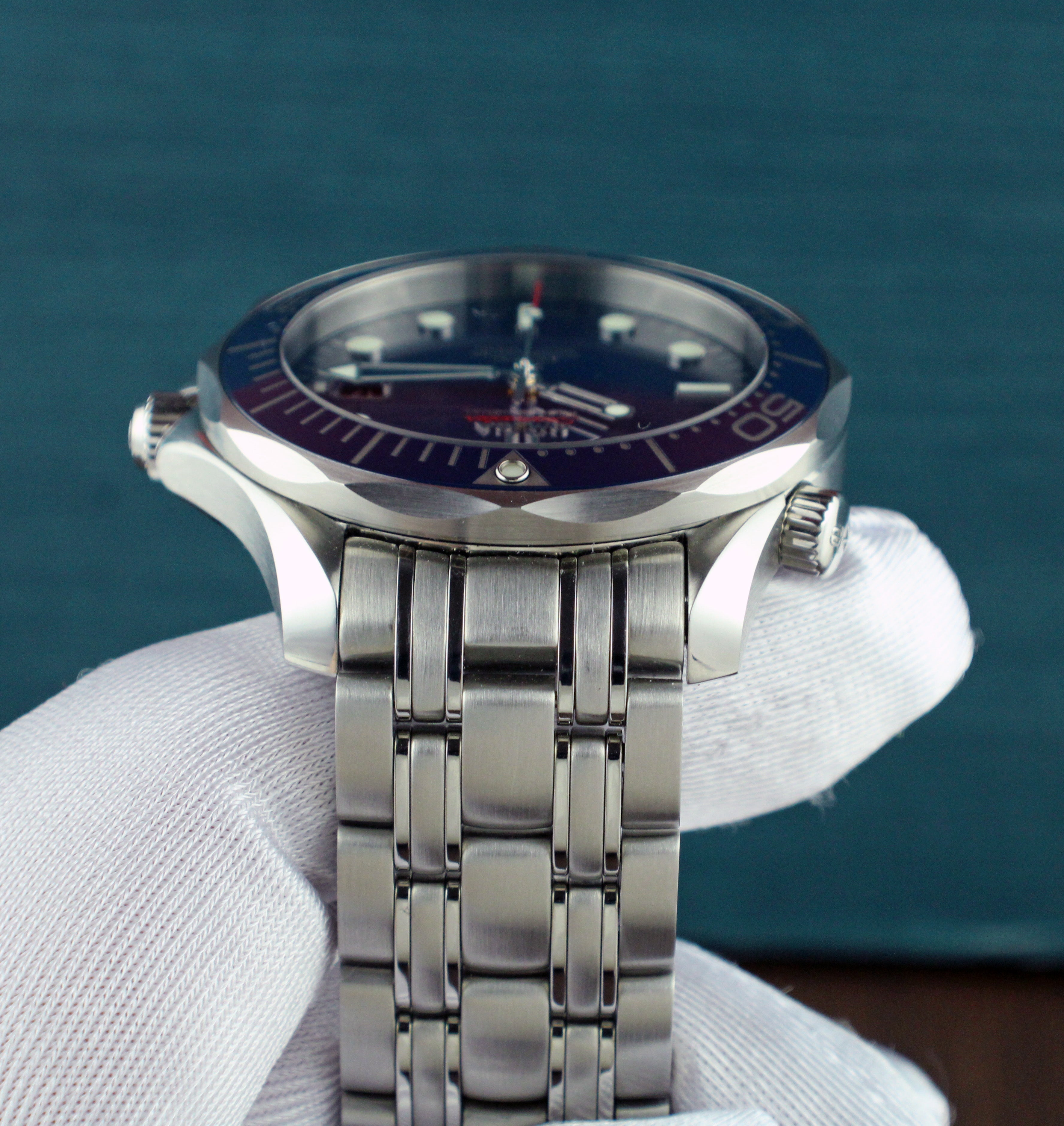 Omega Seamaster 300m Box & Papers 212.30.41.20.03.001