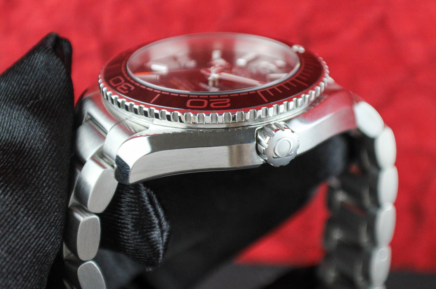 OMEGA Seamaster Planet Ocean 600M 215.30.40.20.01.001 Black Steel 39.5mm