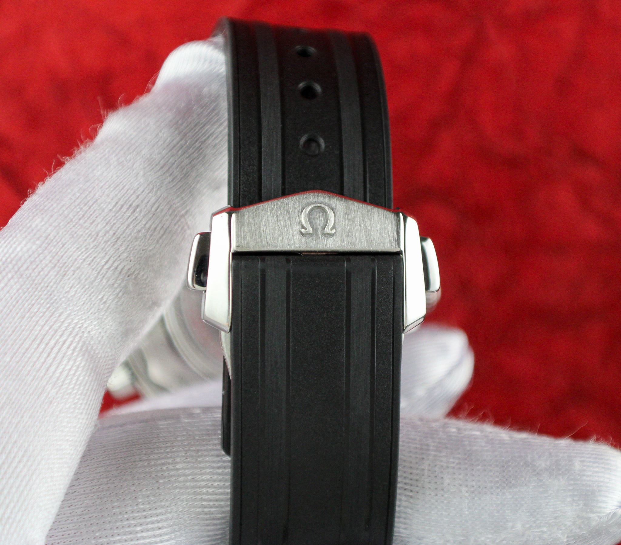 OMEGA Seamaster Diver 300M 210.32.42.20.04.001 White Rubber Deployant Clasp