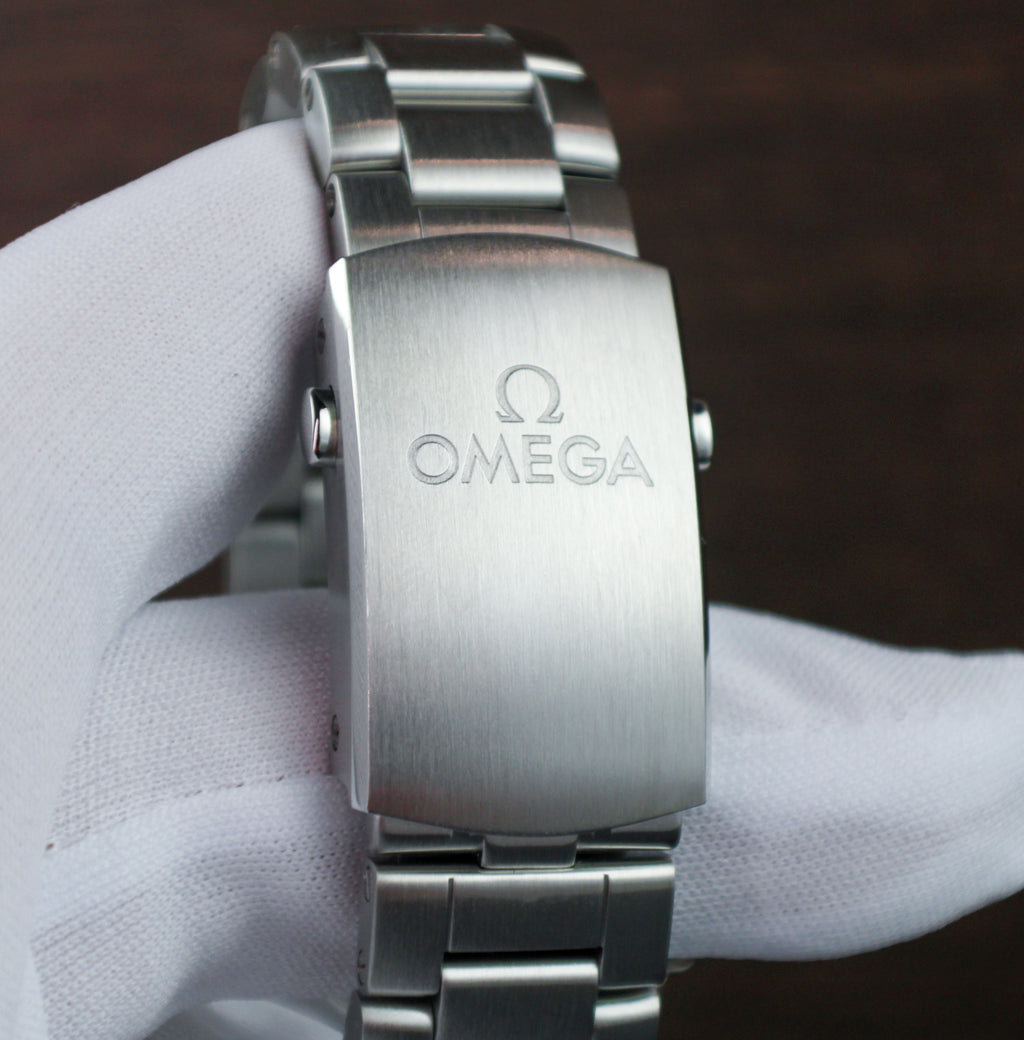 OMEGA Seamaster Planet Ocean 600M 215.30.40.20.04.001 White Dial Ceramic