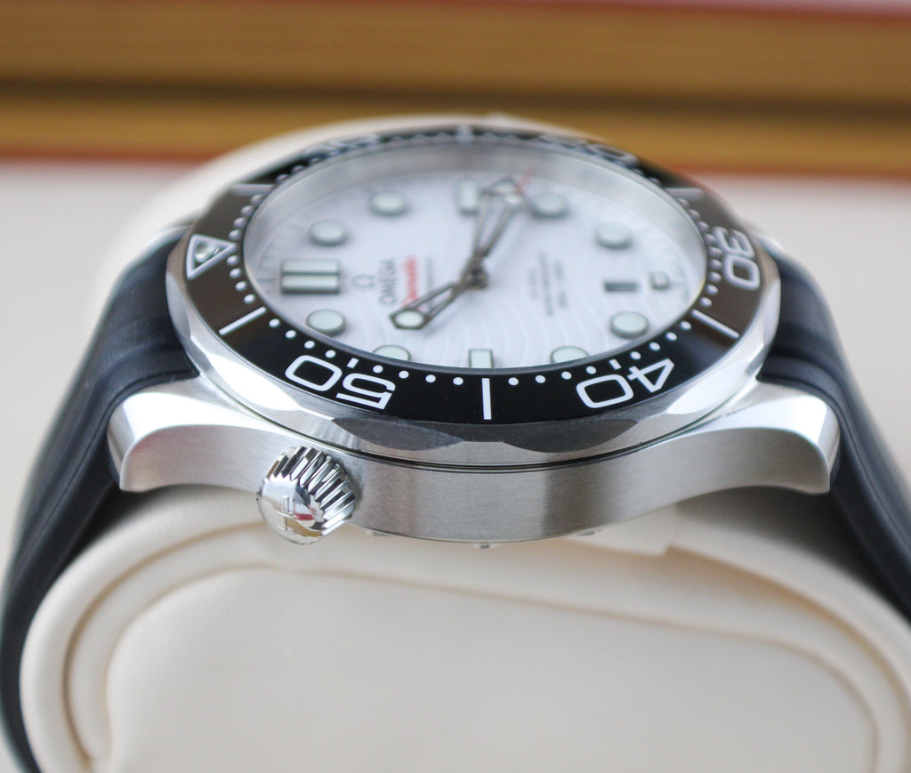 OMEGA Seamaster Diver 300M 210.32.42.20.04.001 White Dial Box & Papers
