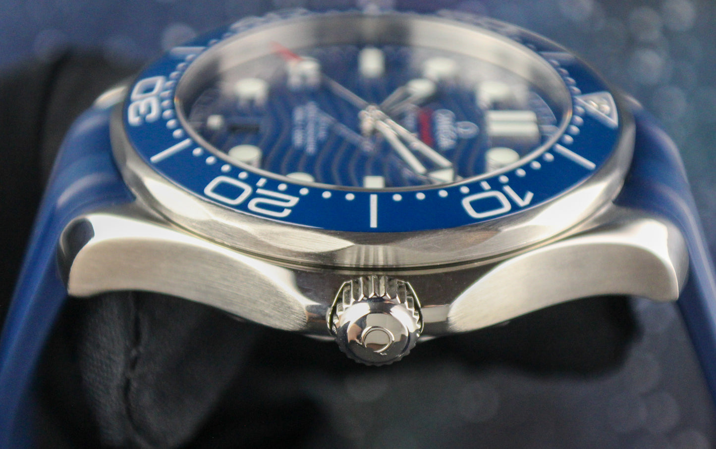 OMEGA Seamaster Diver 300M 210.32.42.20.03.001 Blue Box & Papers Rubber & Tang buckle