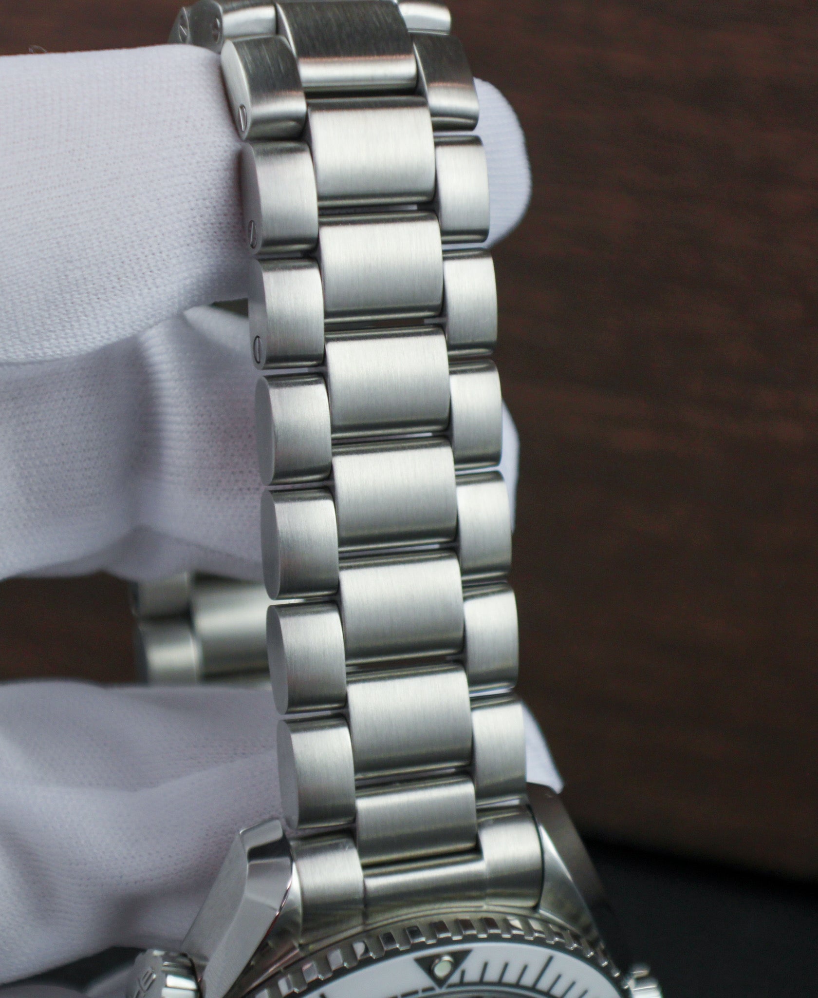OMEGA Seamaster Planet Ocean 600M 215.30.40.20.04.001 White Dial Ceramic