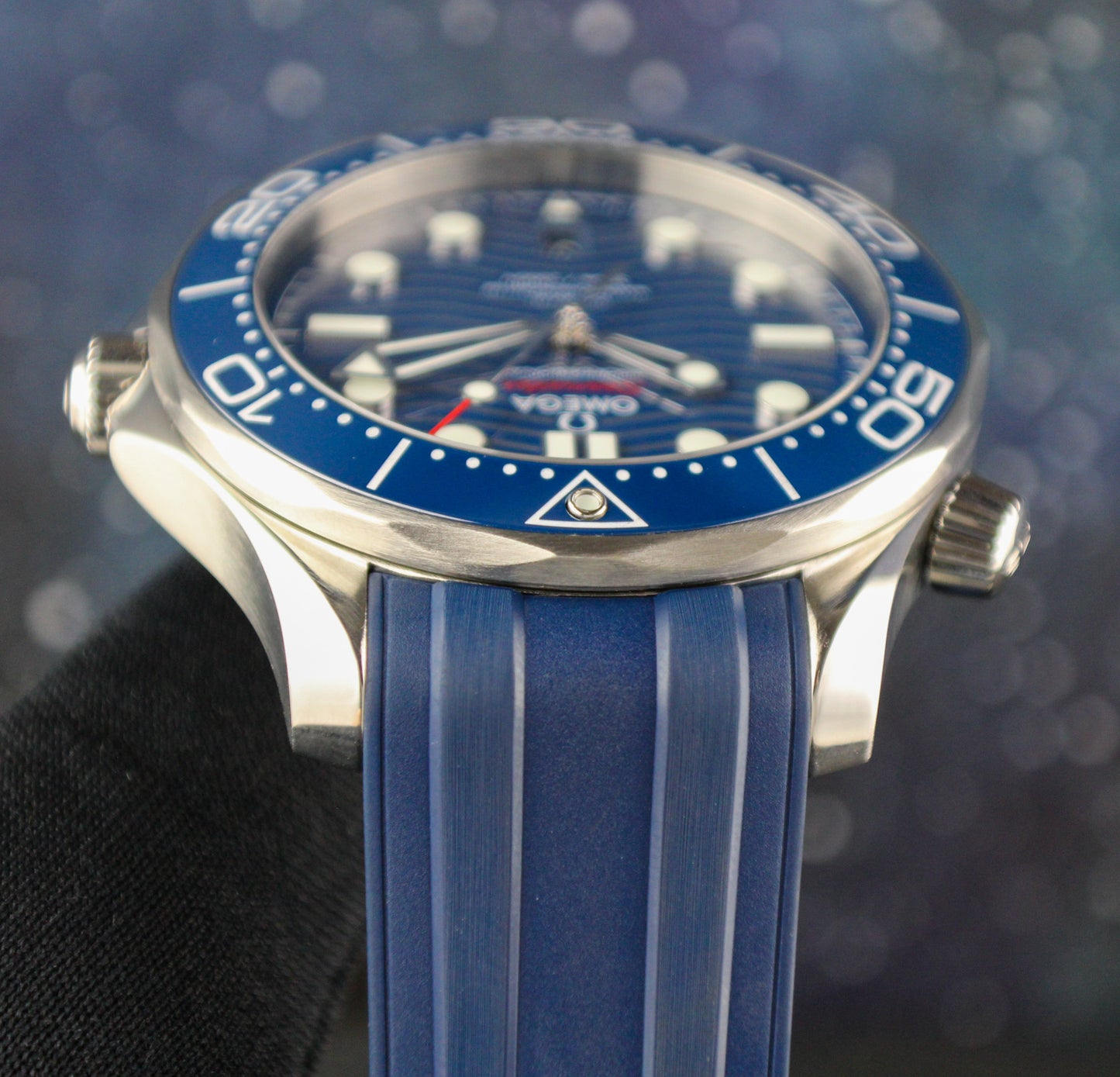 OMEGA Seamaster Diver 300M 210.32.42.20.03.001 Blue Box & Papers Rubber & Tang buckle