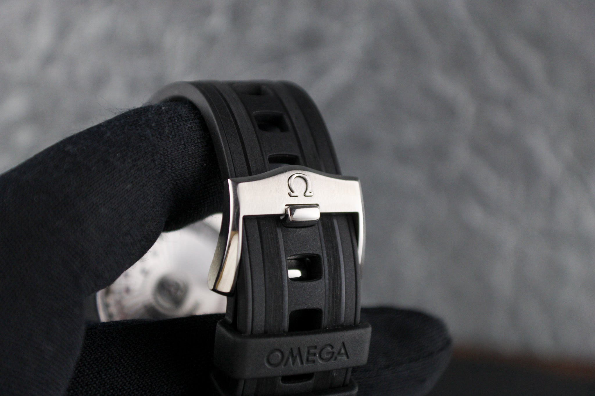 OMEGA Seamaster Diver 300M 210.32.42.20.04.001 White Dial OEM Rubber Strap