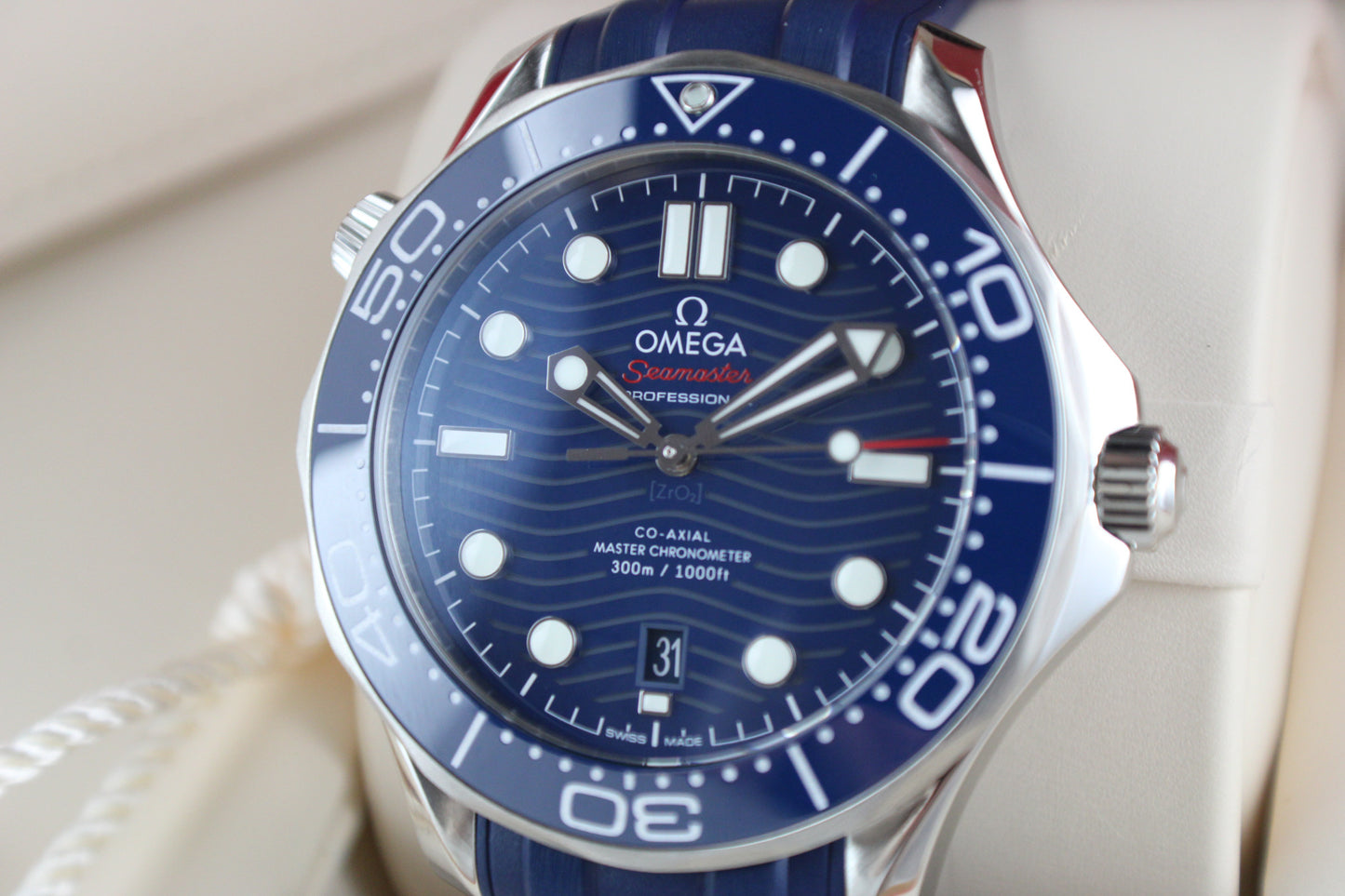 OMEGA Seamaster Diver 300M 210.32.42.20.03.001 Blue Box & Papers Rubber & Tang buckle