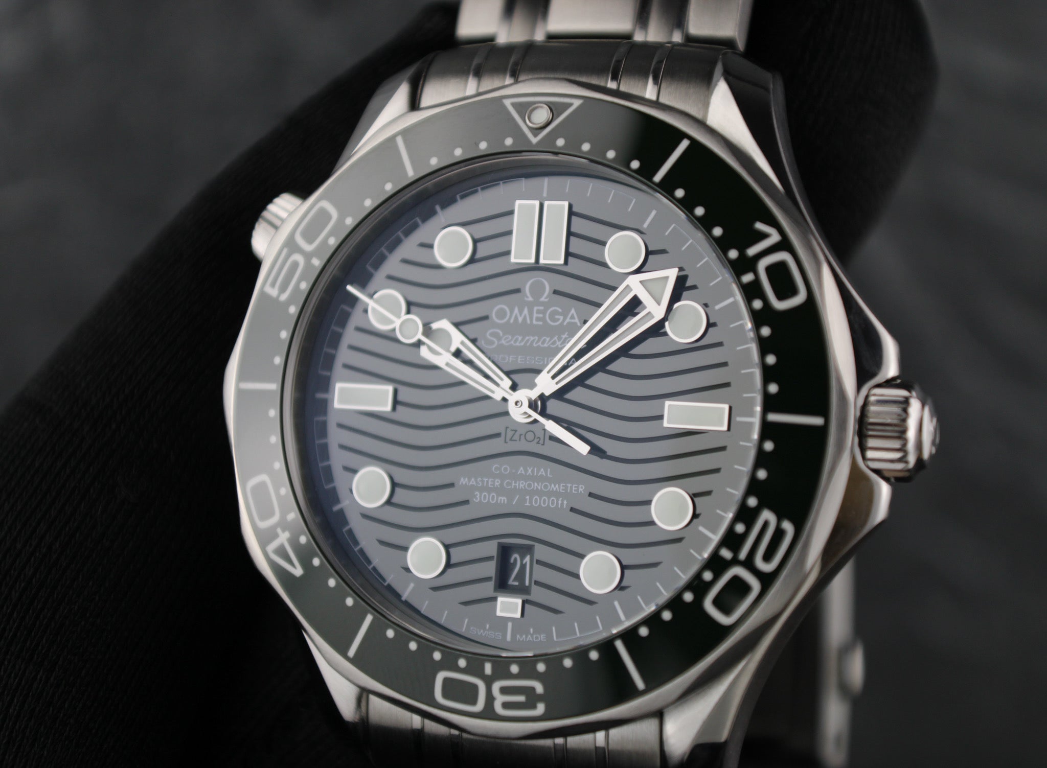 OMEGA Seamaster Diver 300M 210.30.42.20.10.001 Green “Seaweed” Steel & Rubber Deployant