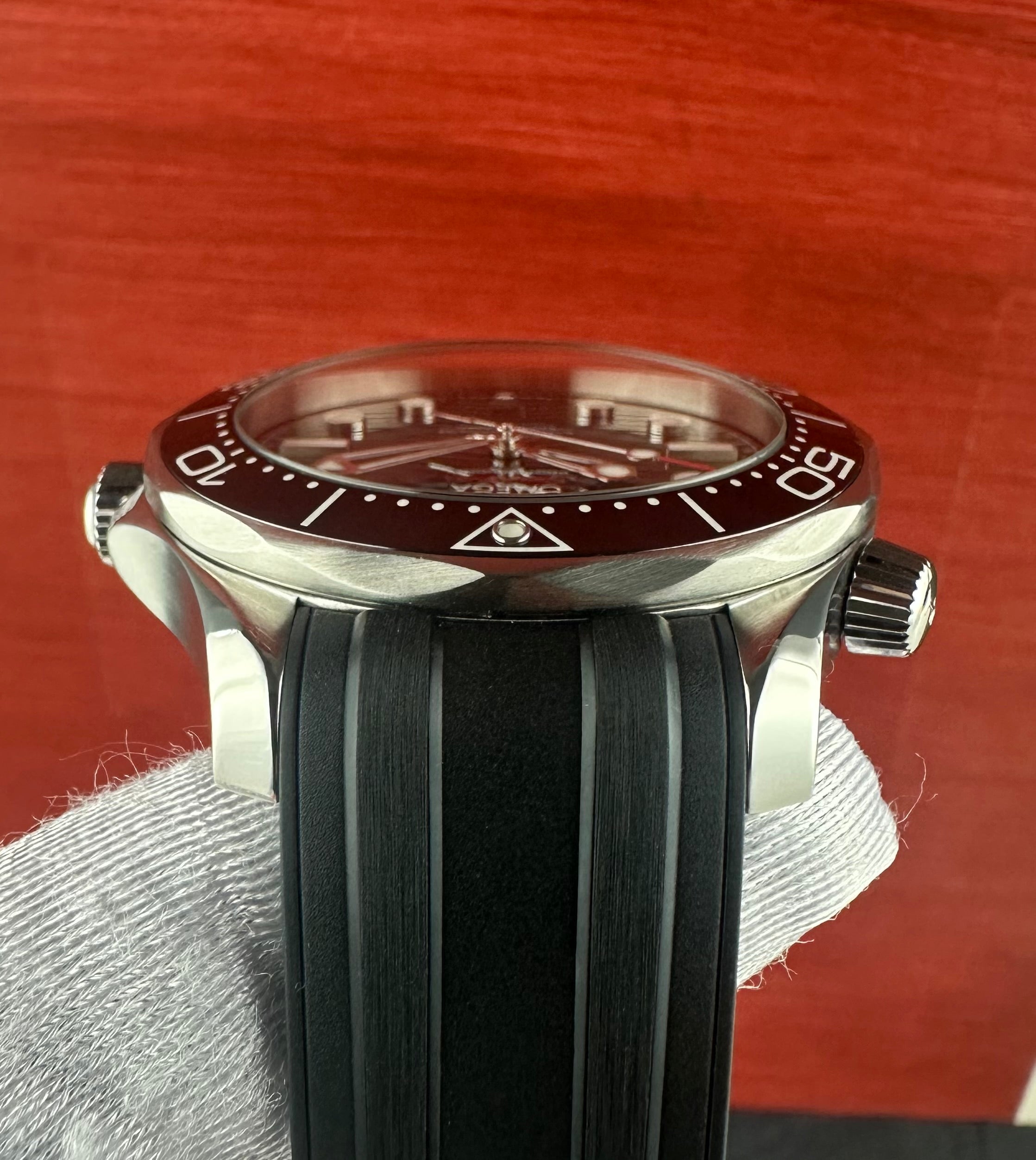 OMEGA Seamaster Diver 300M 210.30.42.20.01.001 Black Dial Rubber Box & Papers