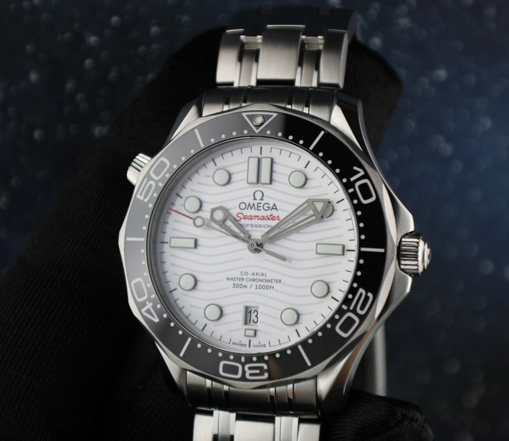 2025 OMEGA Seamaster Diver 300M 210.30.42.20.04.001 White Dial Steel & OEM Nato