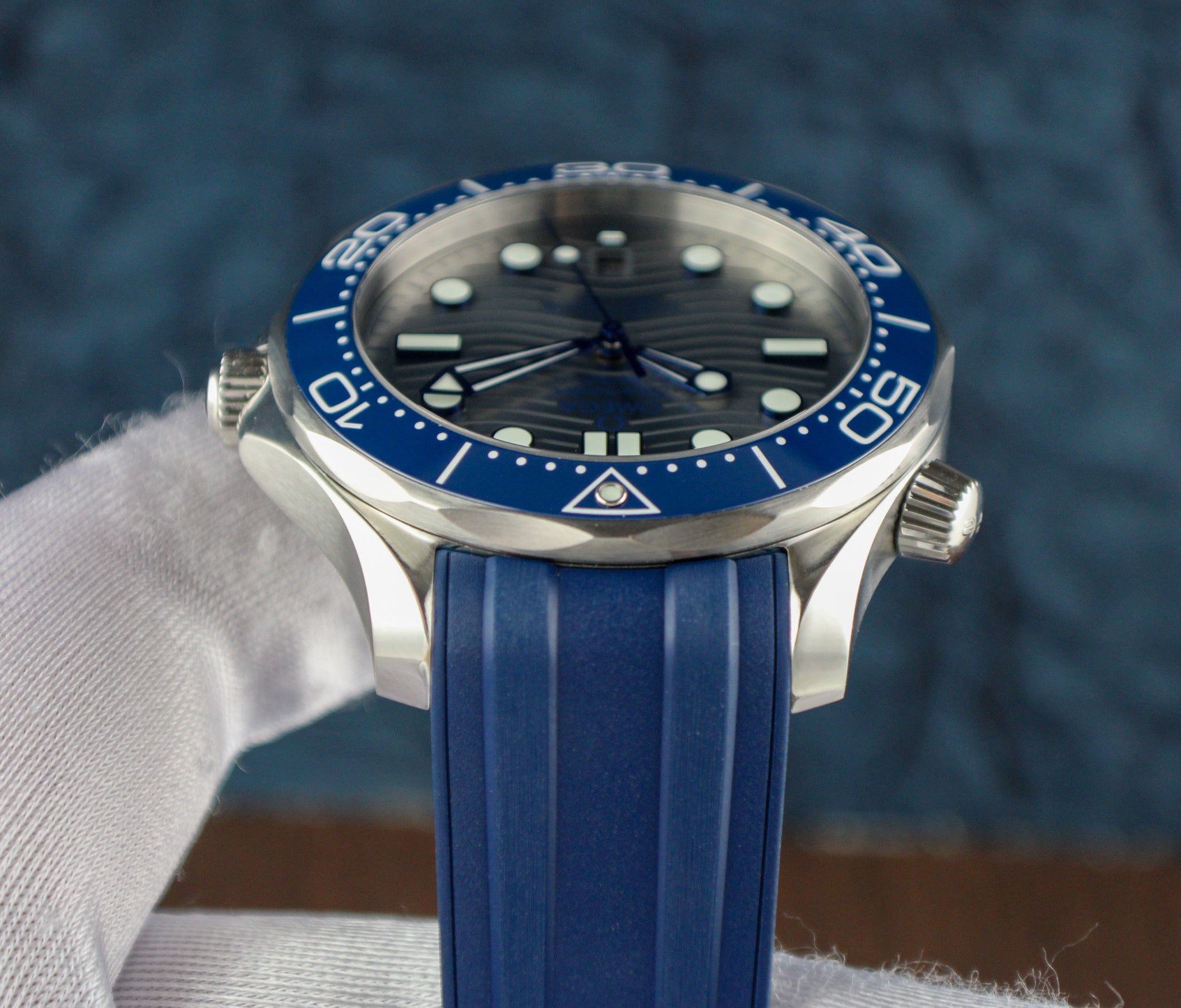 OMEGA Seamaster Diver 300M 210.30.42.20.06.001 Grey dial Blue 42 mm