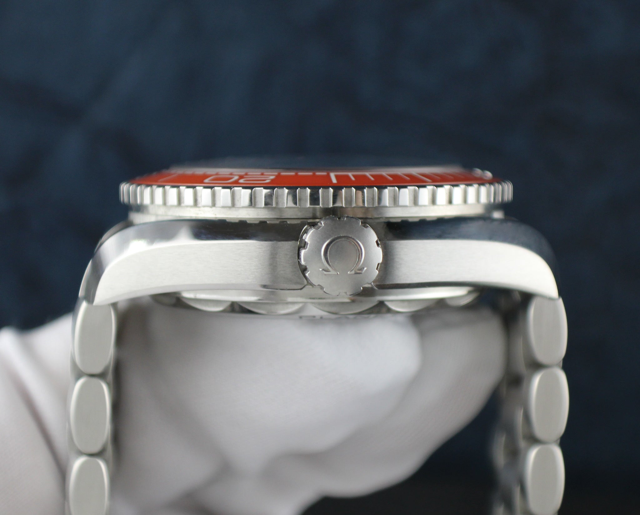 Omega Seamaster Planet Ocean 600M 215.30.44.21.04.001 Box & Papers “Creamsicle”